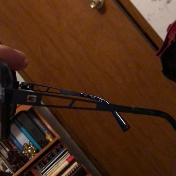 Guess Sunglasses - Picture 3 of 4